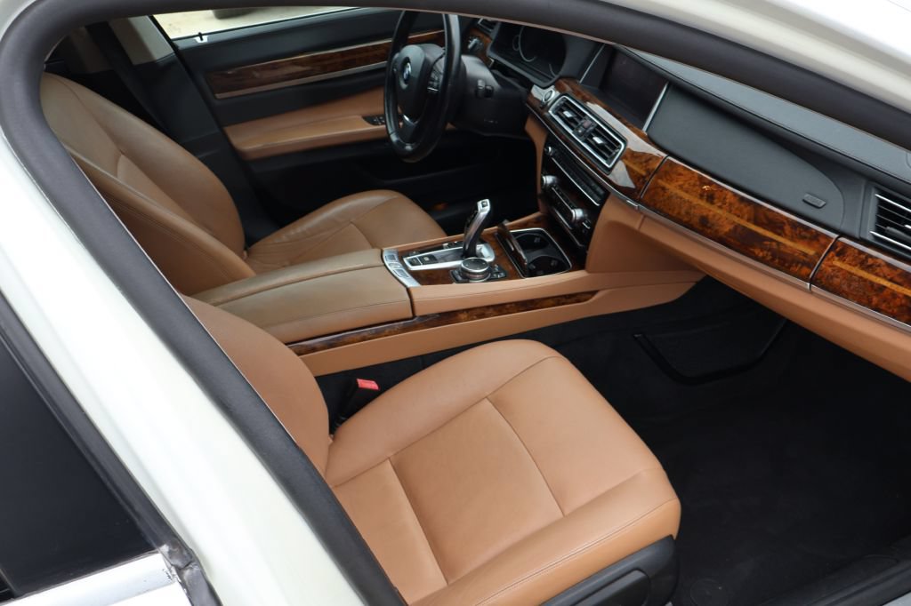 Used 2015 BMW 740i RWD image 29