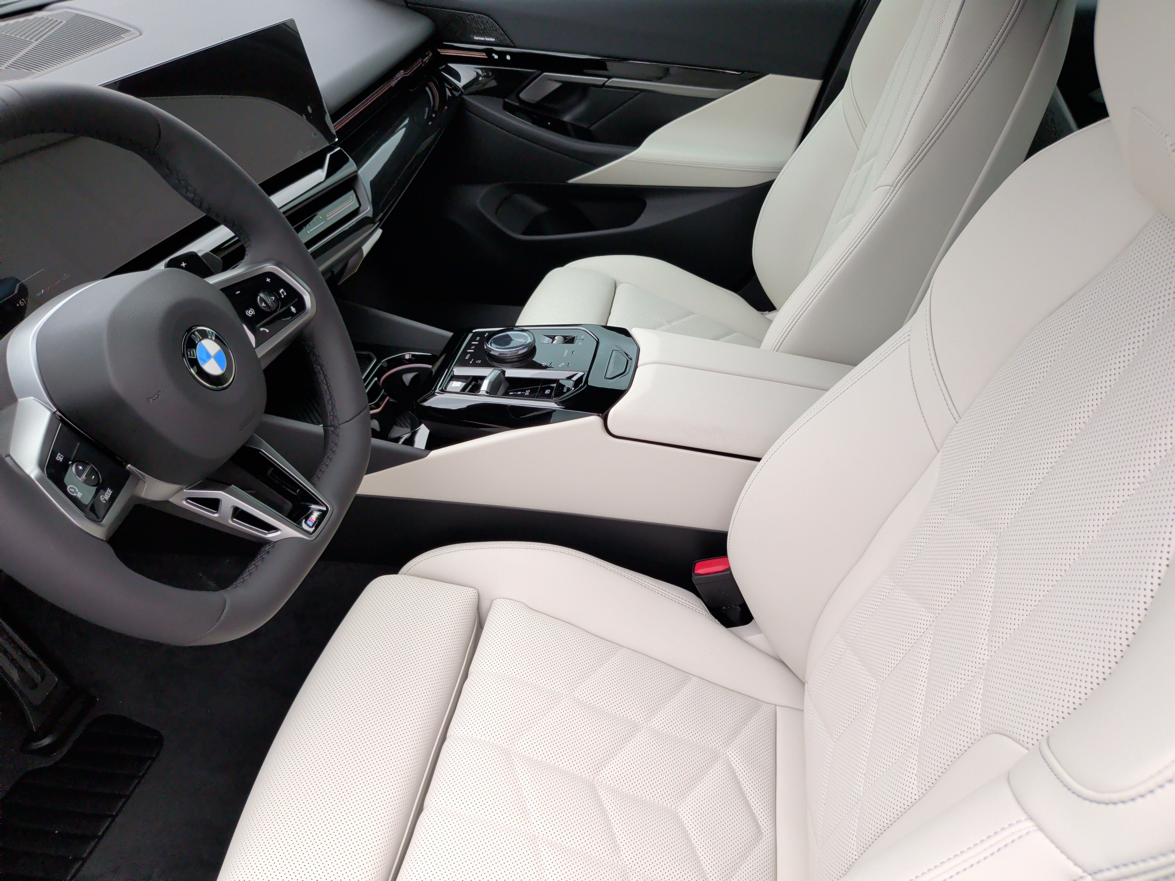 Used 2026 BMW 530i xDrive w/ M Sport Package AWD/4WD image 27