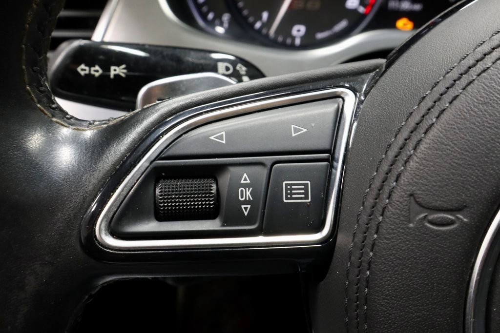 Used 2013 Audi S8 4.0T w/ Driver Assistance Pkg image 30