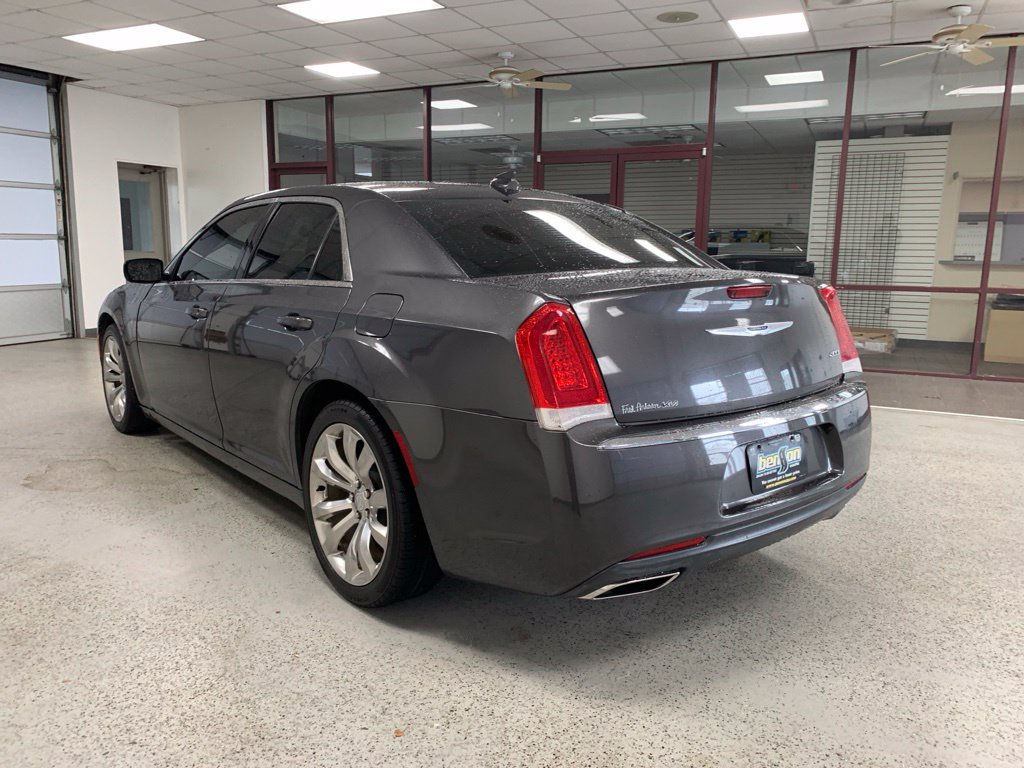 Used 2019 Chrysler 300 Touring w/ Quick Order Package 2EF RWD image 4