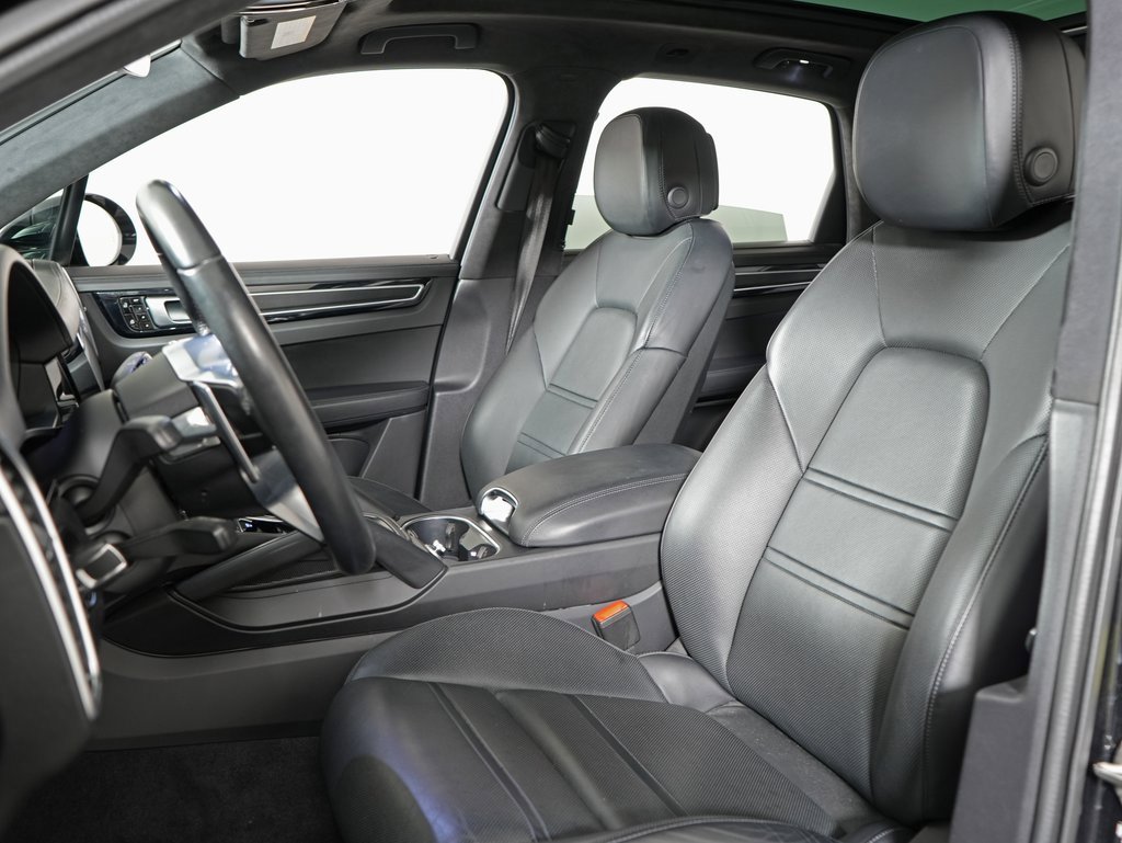 Certified 2021 Porsche Cayenne GTS image 5