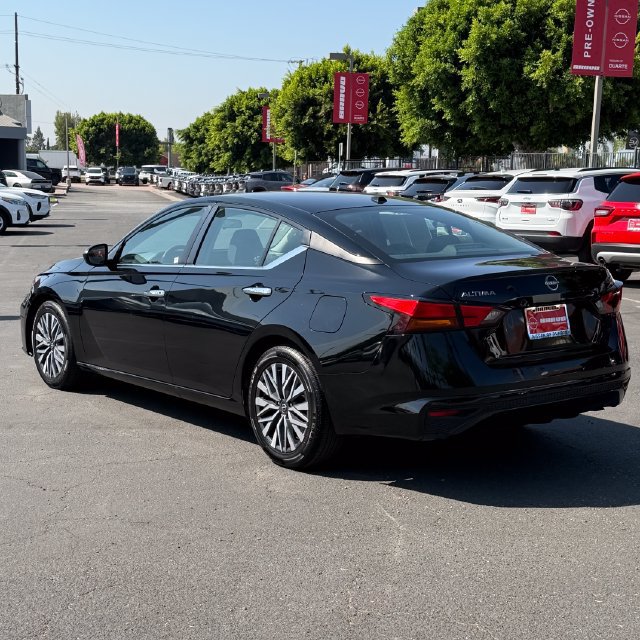 Used 2024 Nissan Altima 2.5 SV FWD image 5