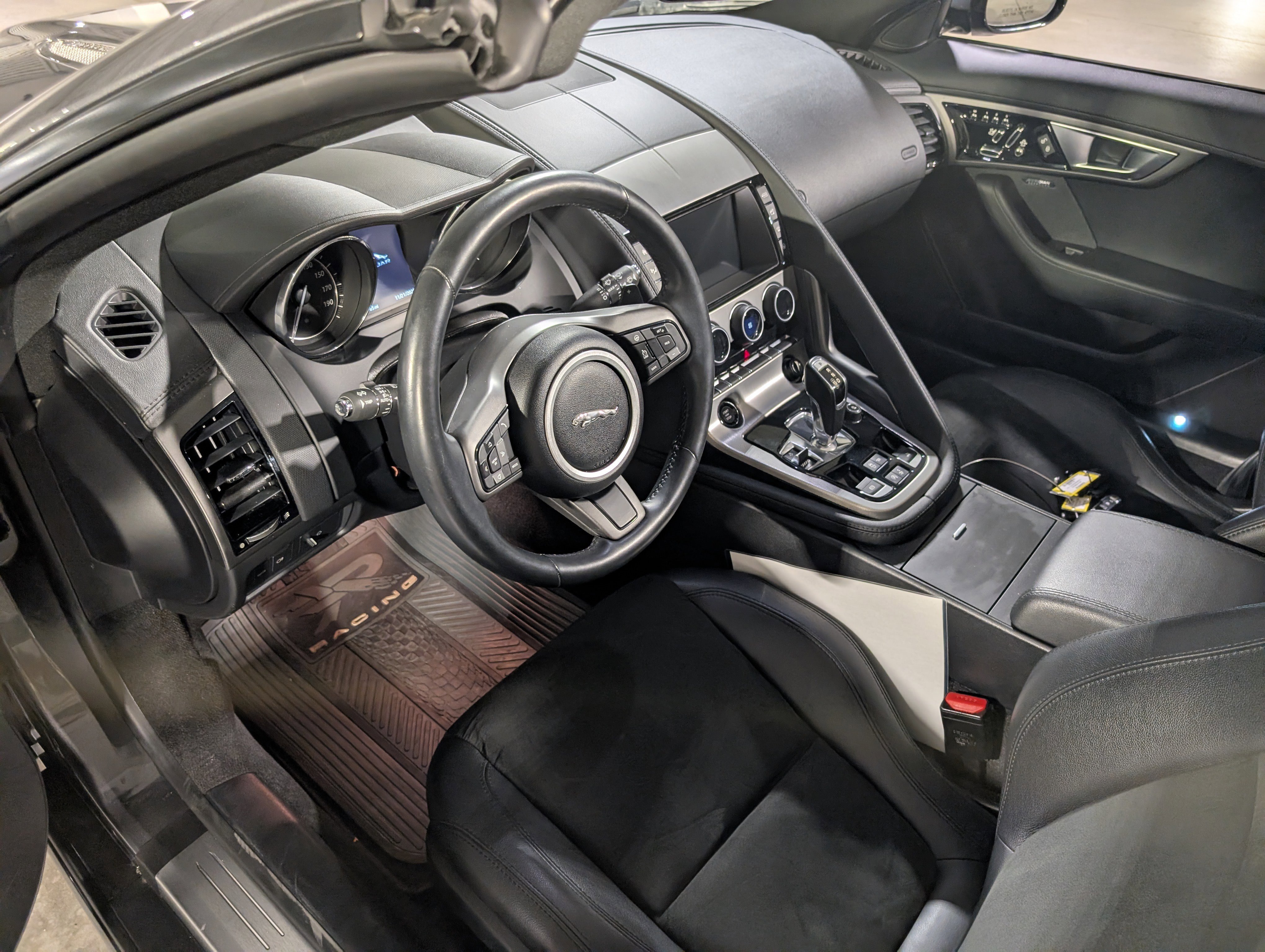 Used 2016 Jaguar F-TYPE Convertible image 4