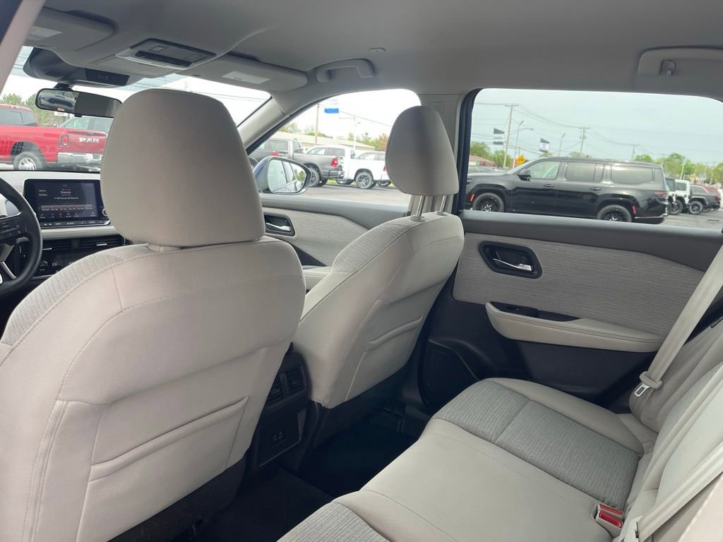 Used 2022 Nissan Rogue SV AWD/4WD image 18