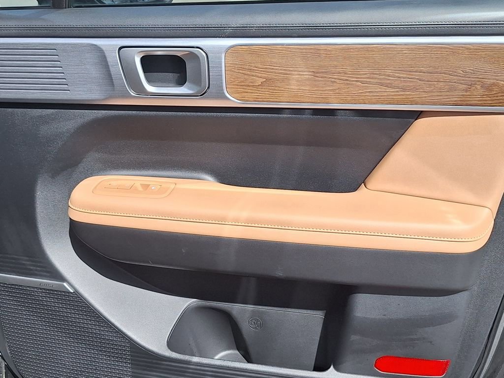 New 2025 Hyundai Santa Fe Limited image 32