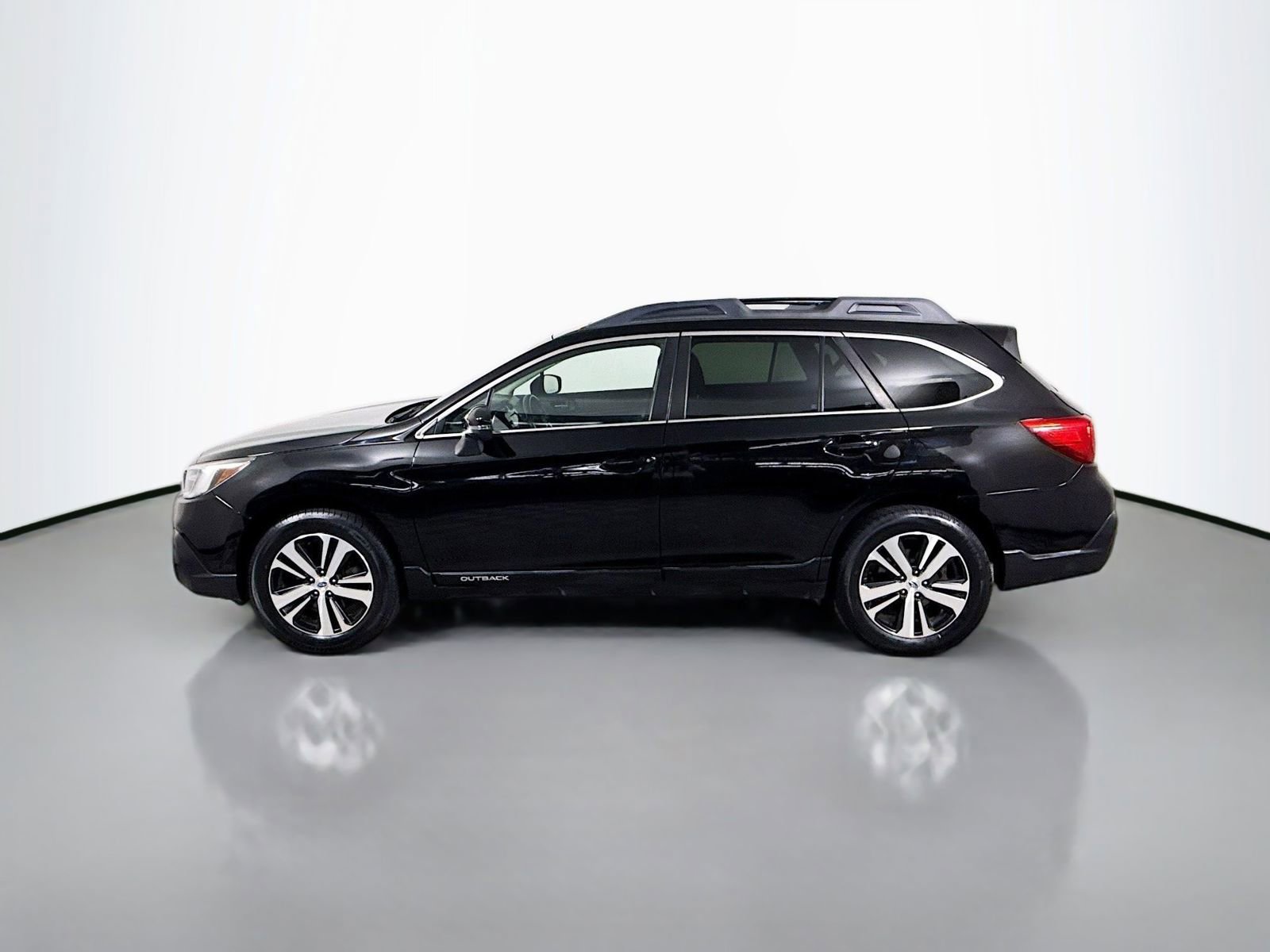 Used 2019 Subaru Outback 2.5i Limited AWD/4WD image 2