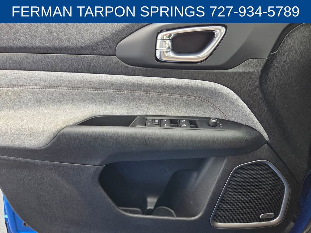 Used 2022 Jeep Compass Latitude w/ Sun and Sound Group AWD/4WD image 25