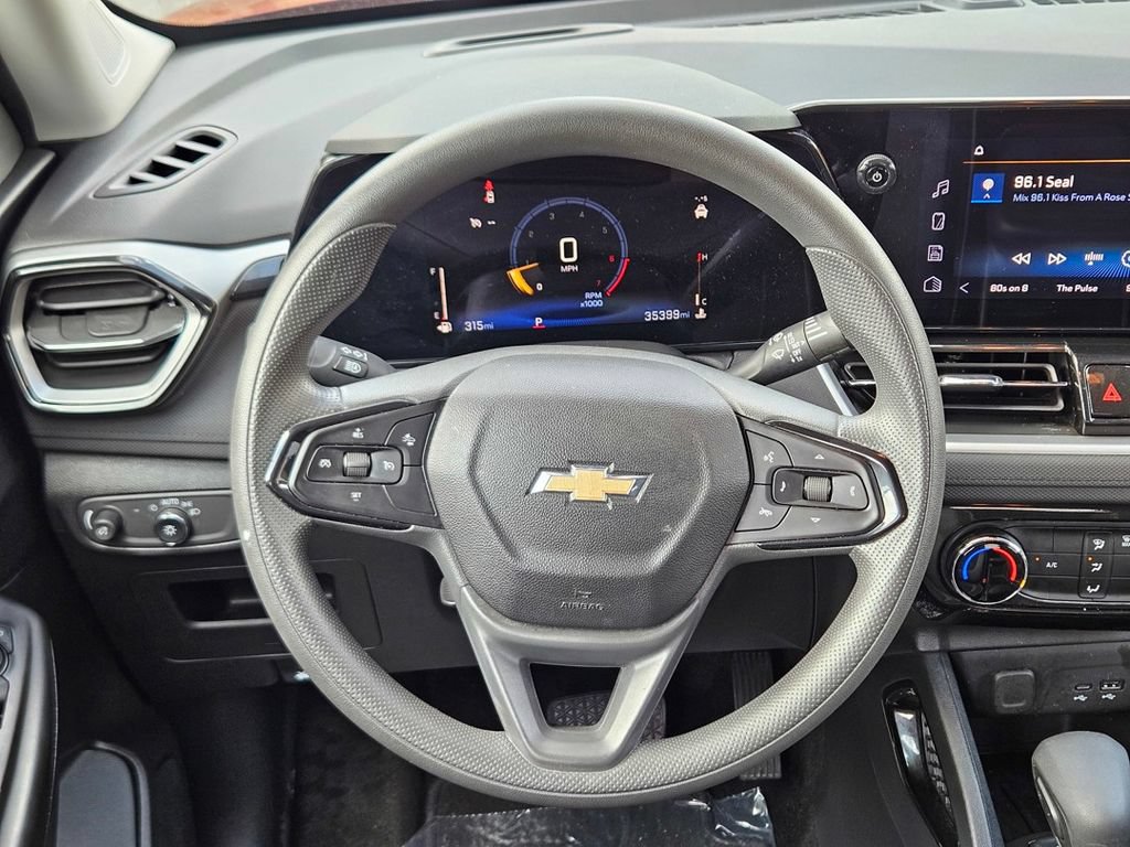 Used 2025 Chevrolet TrailBlazer LT FWD image 27