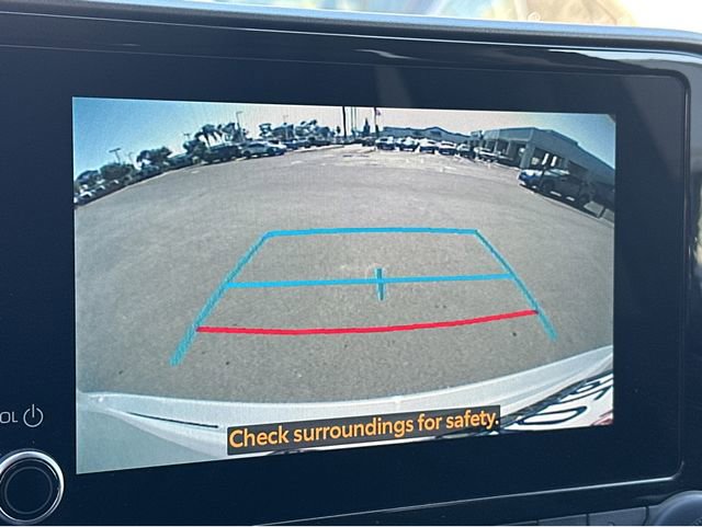 Used 2024 Toyota Highlander LE FWD image 29