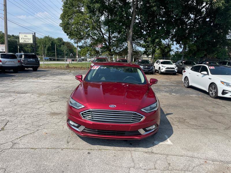 Used 2017 Ford Fusion SE w/ Fusion SE Technology Package FWD image 2