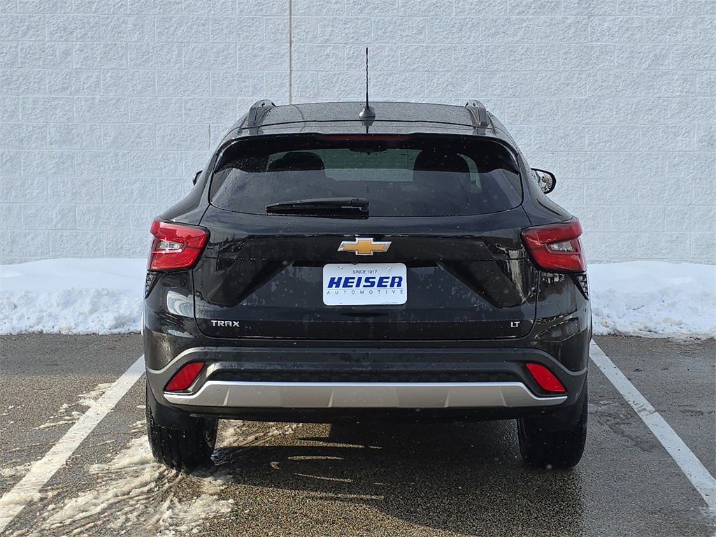 Used 2025 Chevrolet Trax LT w/ Driver Confidence Package image 12