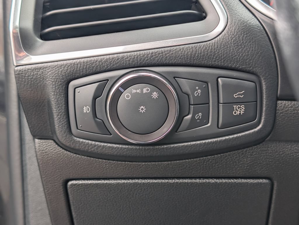 Used 2019 Ford Edge Titanium w/ Equipment Group 301A FWD image 40