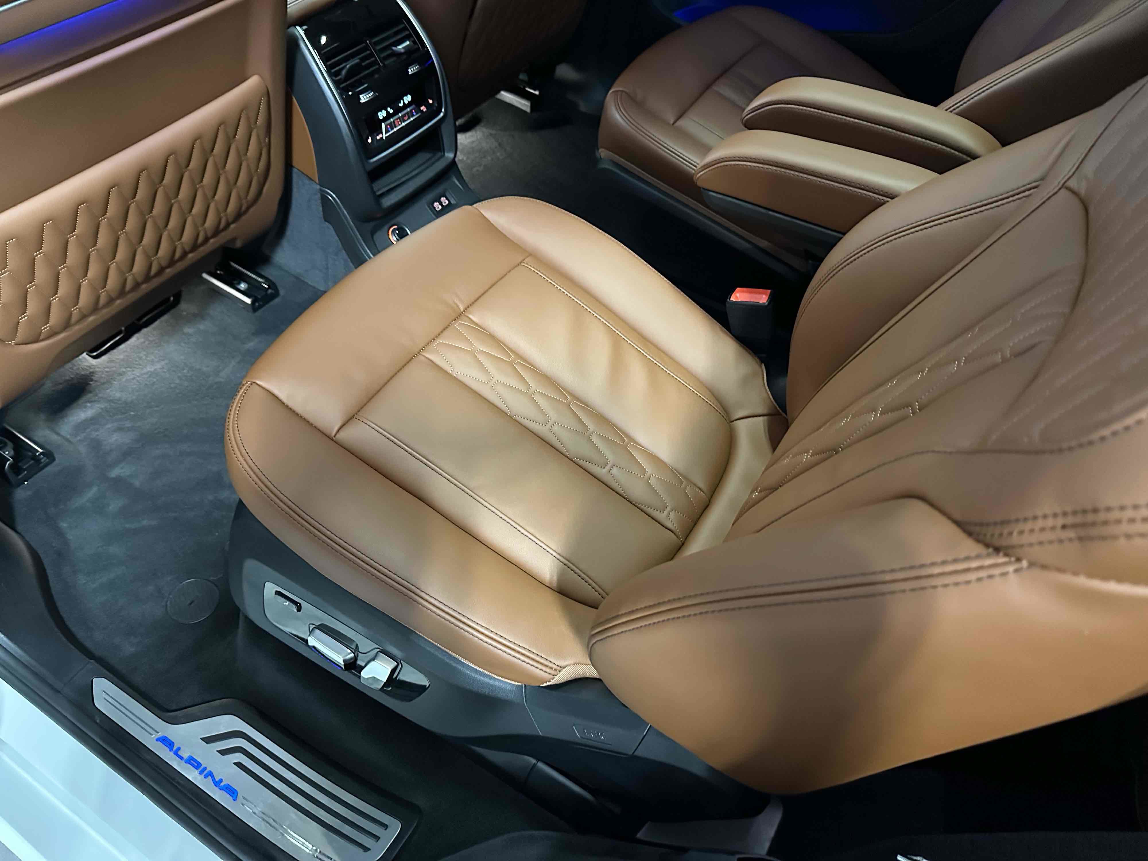 Used 2025 BMW ALPINA XB7 AWD/4WD image 45