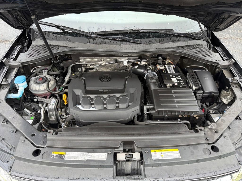 Used 2022 Volkswagen Tiguan SEL R-Line image 32