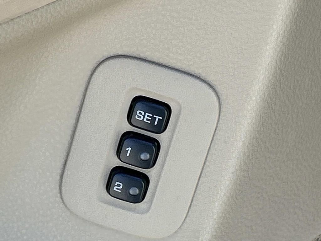 Used 2013 Nissan Armada Platinum image 21