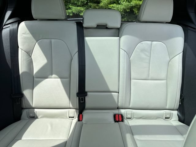 Used 2021 Volvo XC40 T5 Momentum w/ Premium Package AWD/4WD image 37