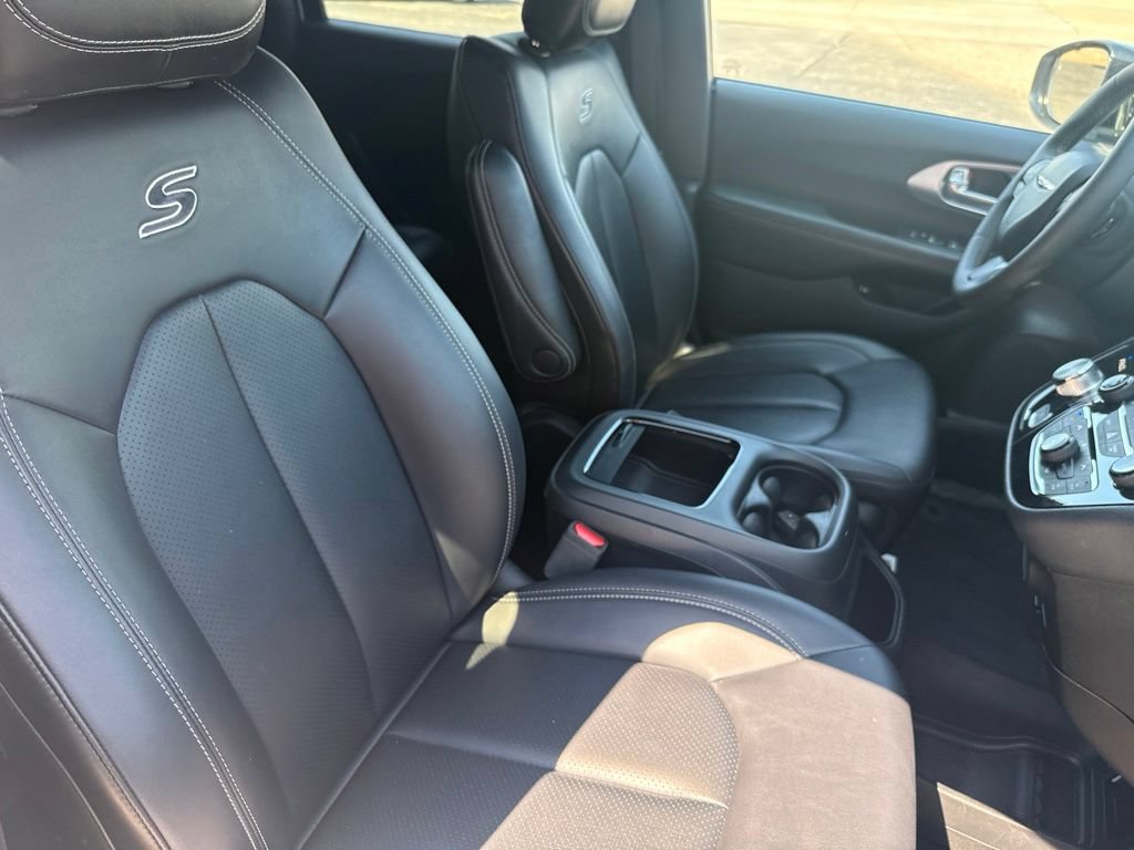 Used 2024 Chrysler Pacifica Limited FWD image 36