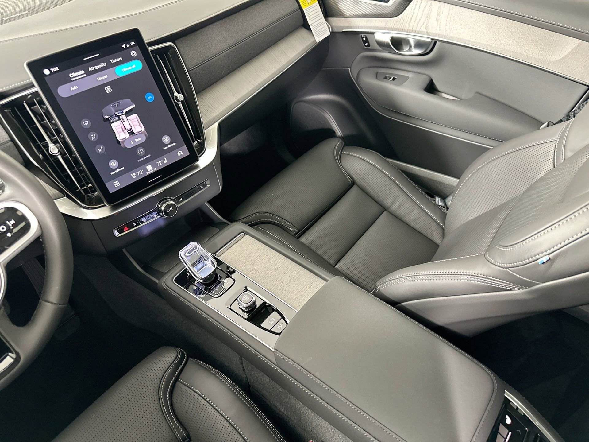 New 2026 Volvo XC90 T8 Ultra w/ Lounge Package image 24