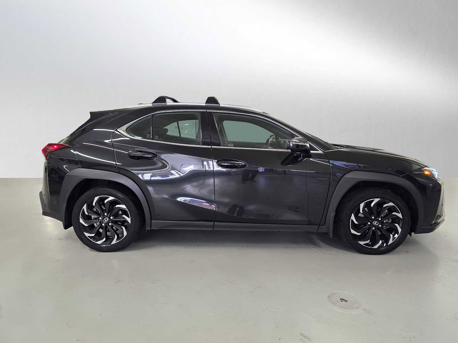 Used 2023 Lexus UX 250h FWD w/ Accessory Package (Z2) image 6