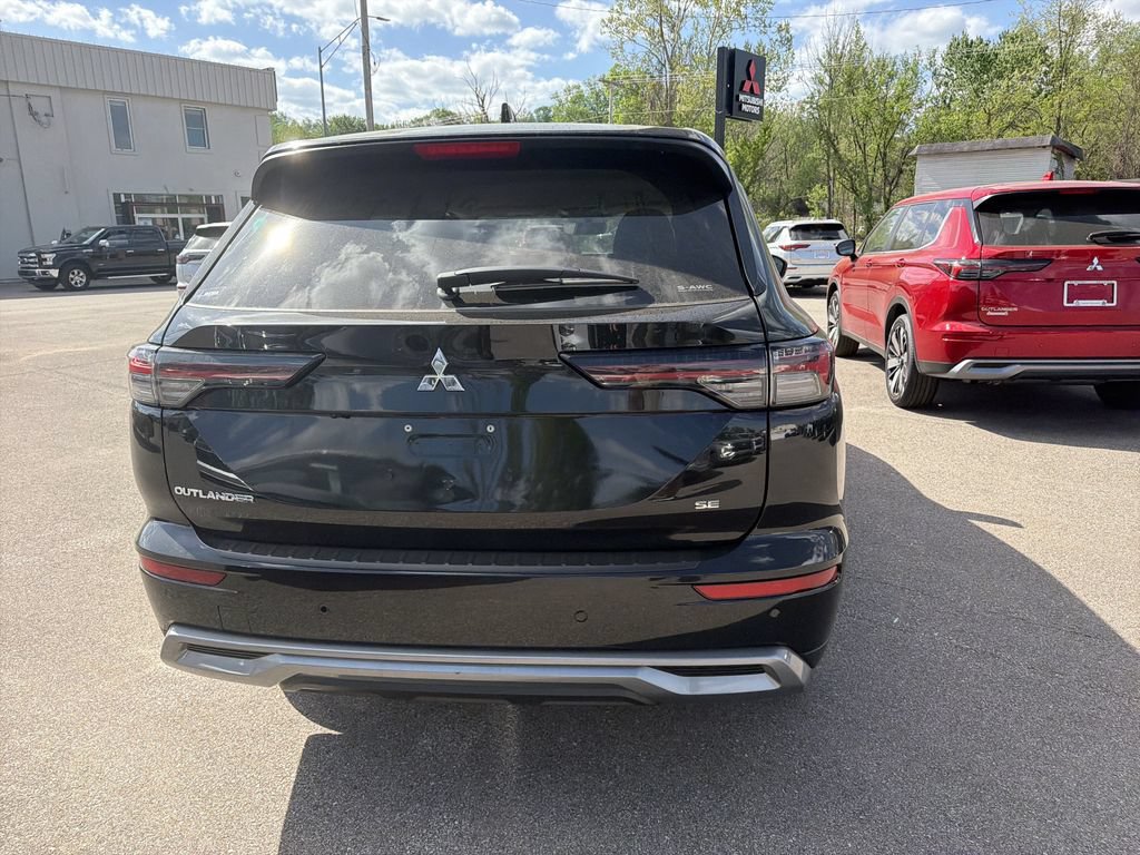 New 2026 Mitsubishi Outlander SE AWD/4WD image 4