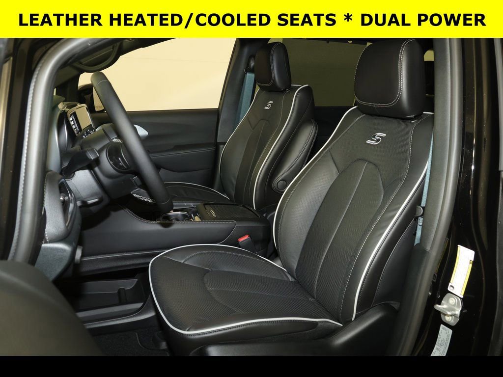 New 2026 Chrysler Pacifica Limited w/ S Appearance Package AWD/4WD image 4