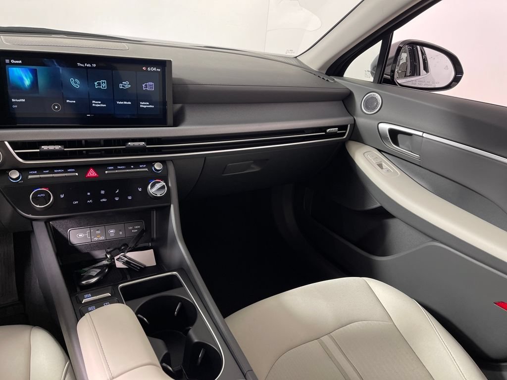 New 2026 Hyundai Sonata SEL FWD image 17