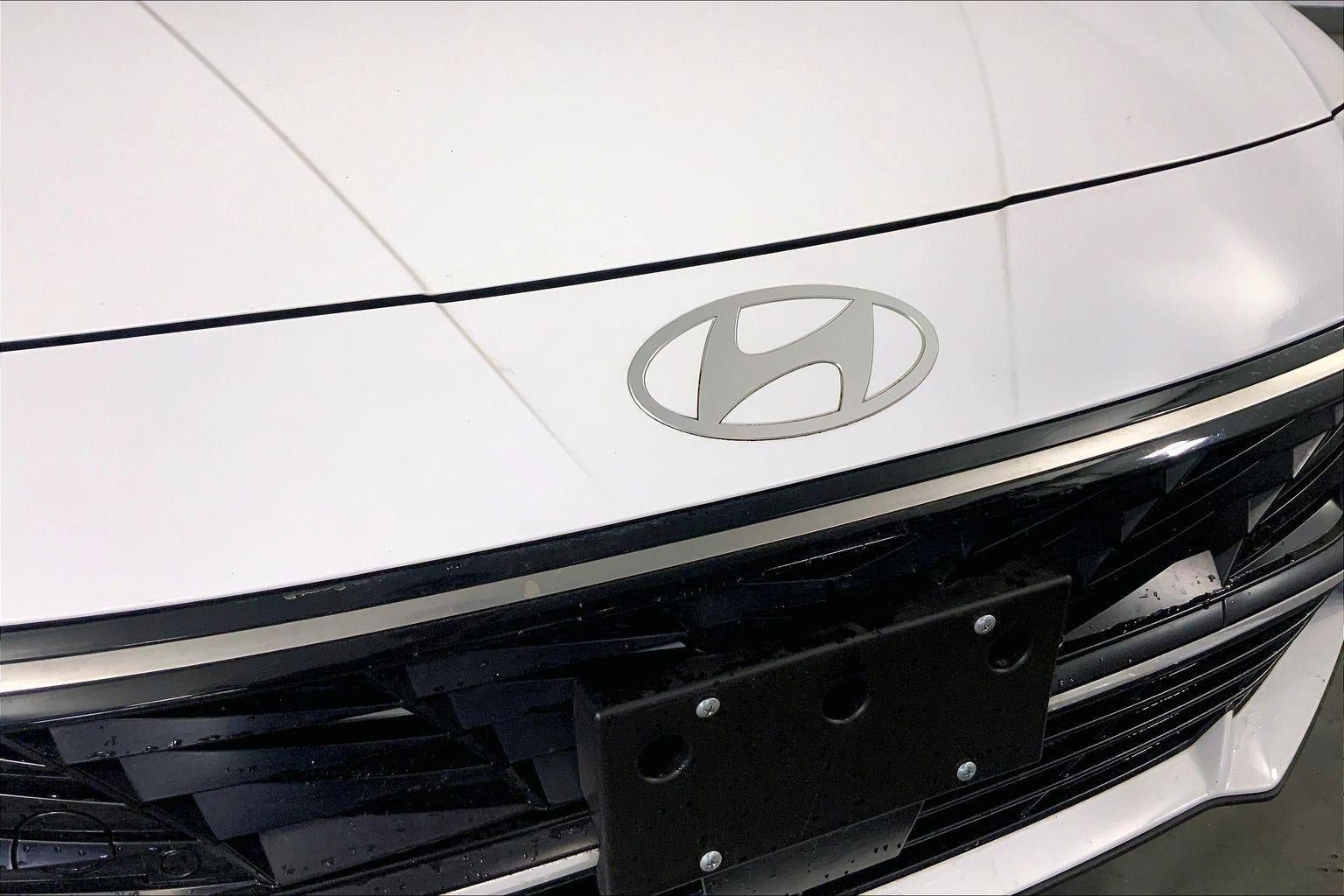 Used 2025 Hyundai Elantra SEL FWD image 29