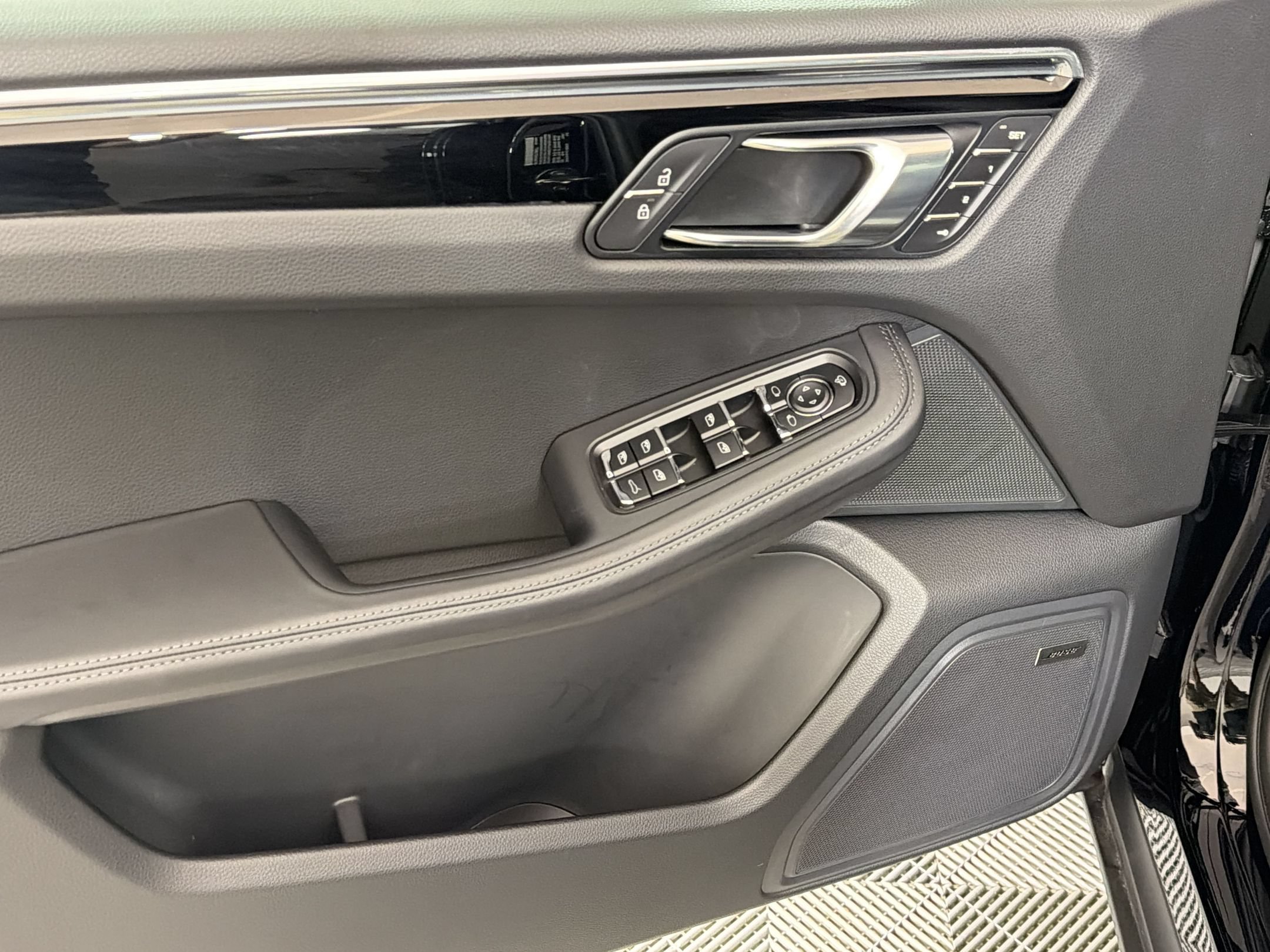 Certified 2026 Porsche Macan AWD/4WD image 15