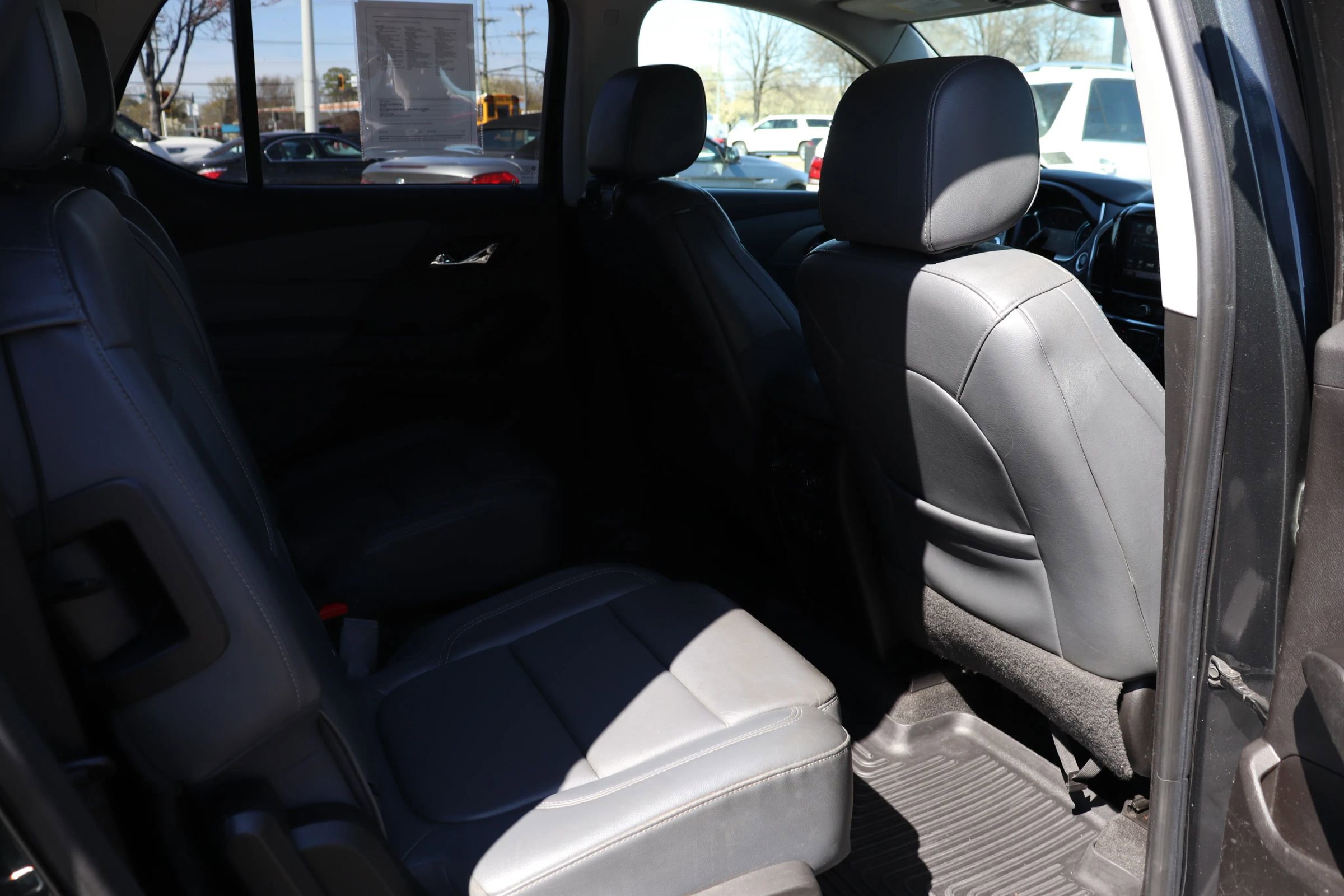 Used 2018 Chevrolet Traverse LT image 16