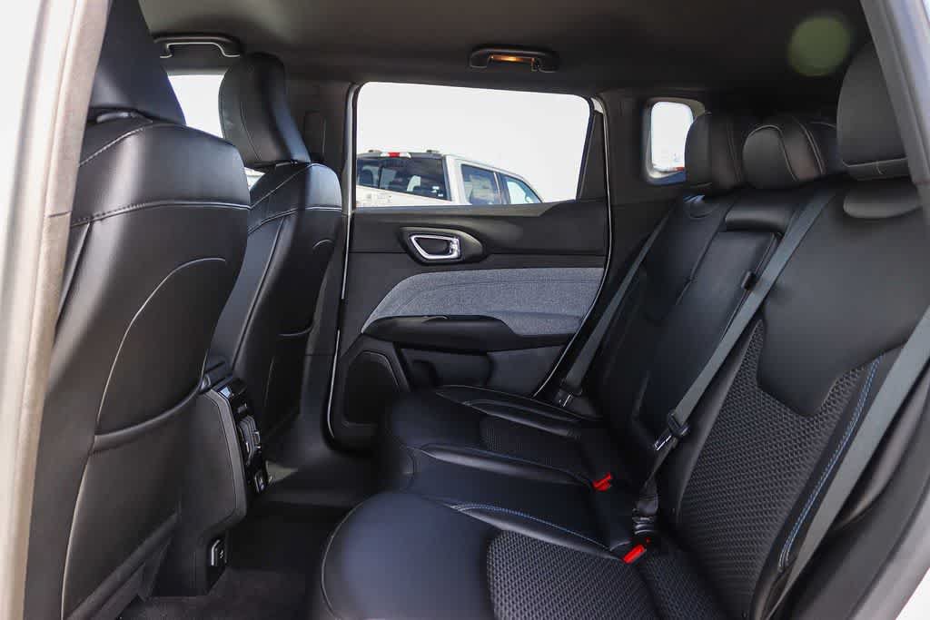 Used 2023 Jeep Compass Latitude AWD/4WD image 18