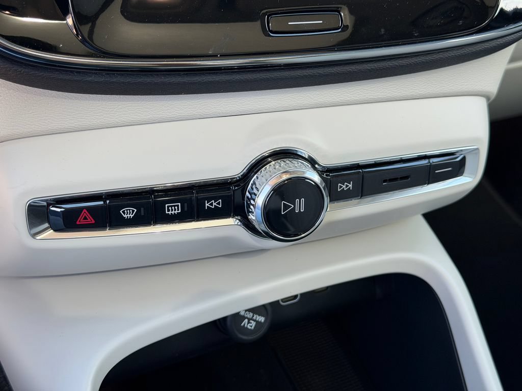 New 2026 Volvo XC40 B5 Plus w/ Climate Package AWD/4WD image 26