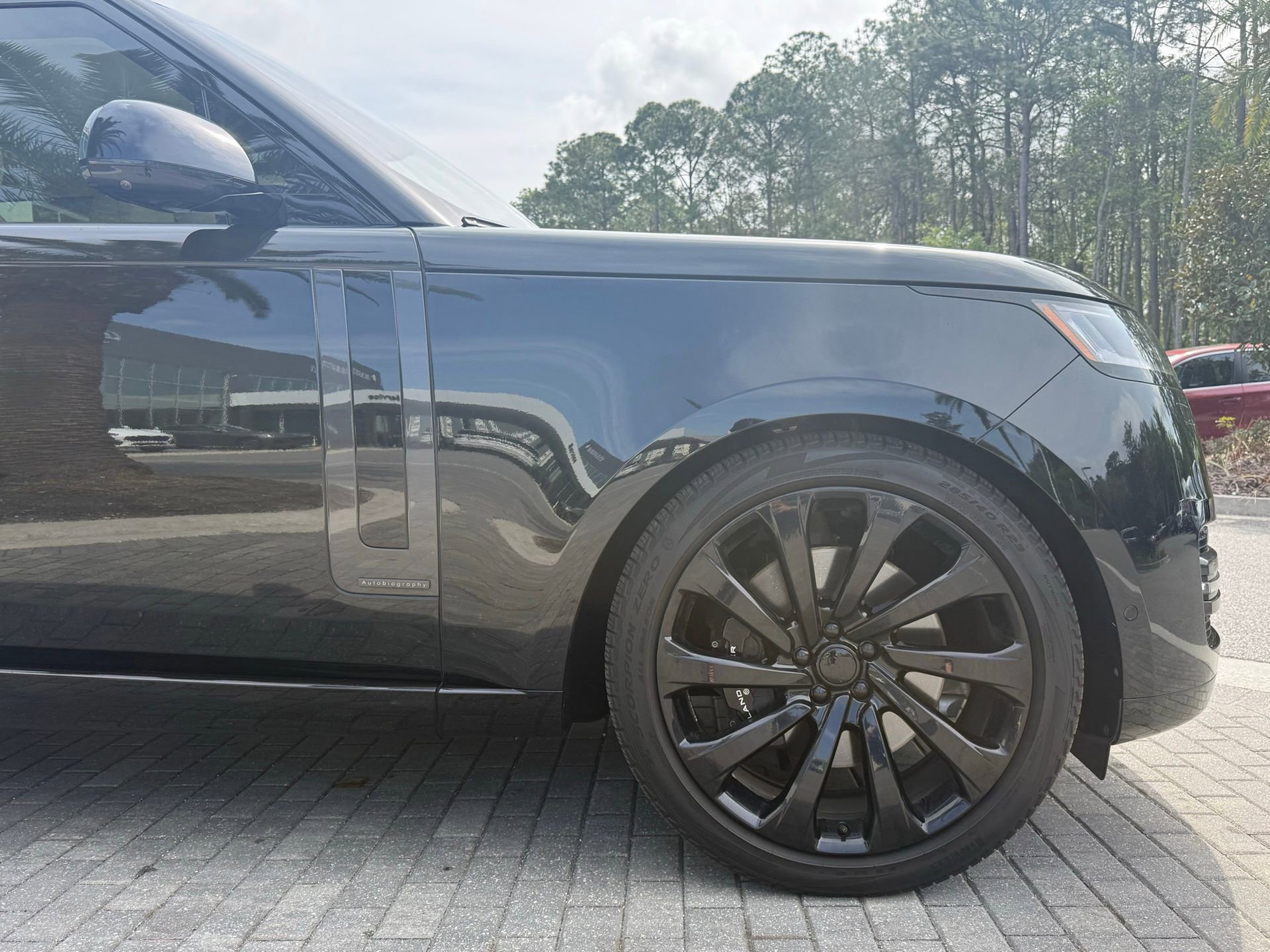 Used 2023 Land Rover Range Rover Long Wheelbase Autobiography image 5