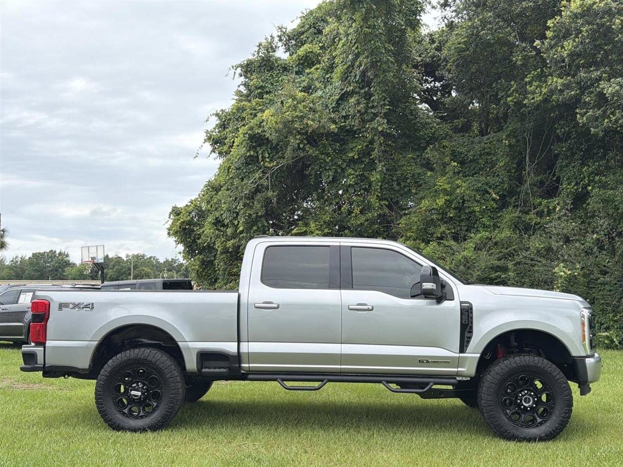 Used 2023 Ford F350 Lariat w/ Black Appearance Package AWD/4WD image 4