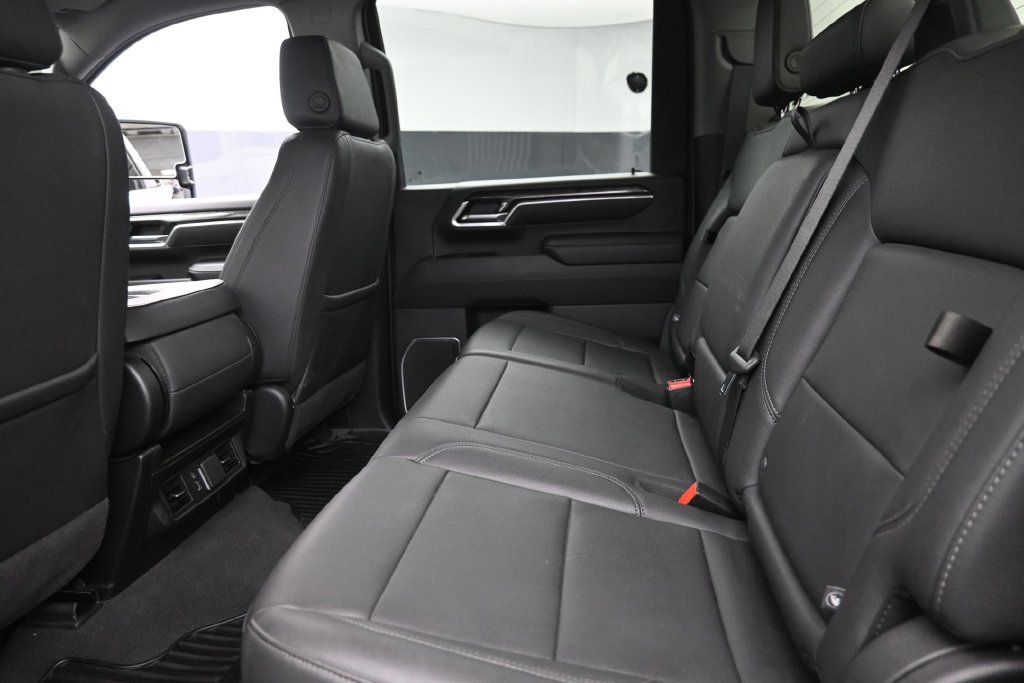 Used 2025 Chevrolet Silverado 2500 LTZ AWD/4WD image 12