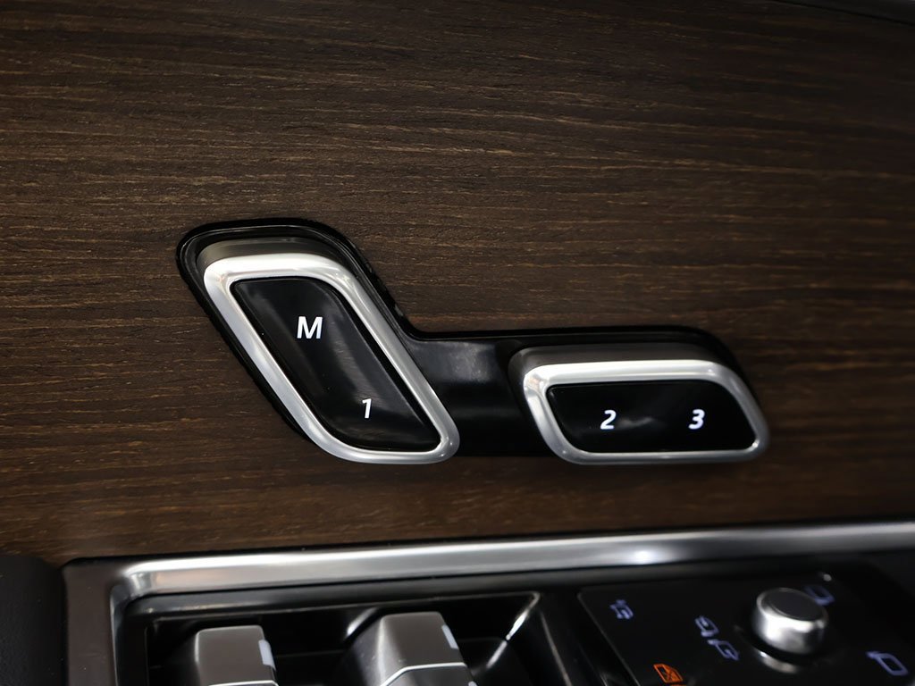 Used 2023 Land Rover Range Rover Long Wheelbase SE image 47