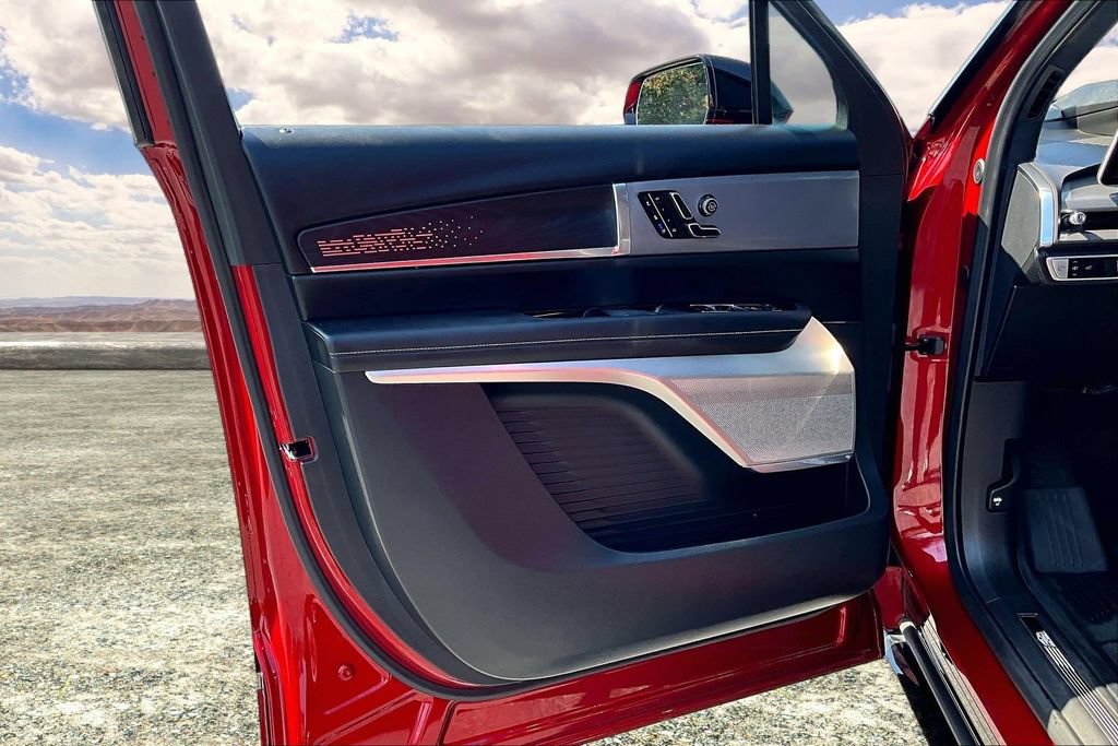 Certified 2026 Cadillac Vistiq Sport w/ LPO, Floor Liner Package AWD/4WD image 20