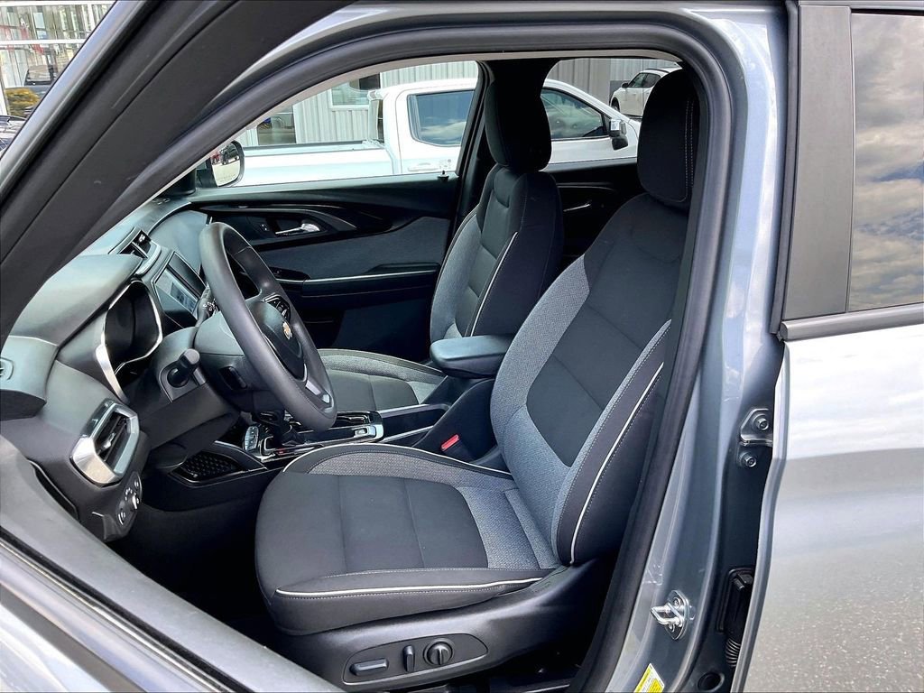 Used 2023 Chevrolet TrailBlazer LT AWD/4WD image 10