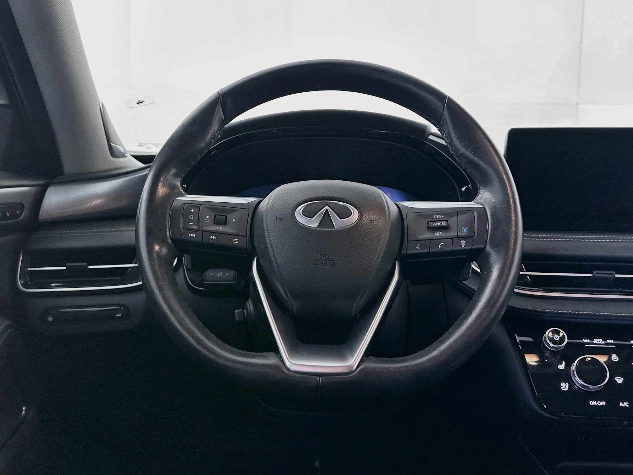 Used 2023 INFINITI QX60 Luxe w/ Performance Audio Package FWD image 18