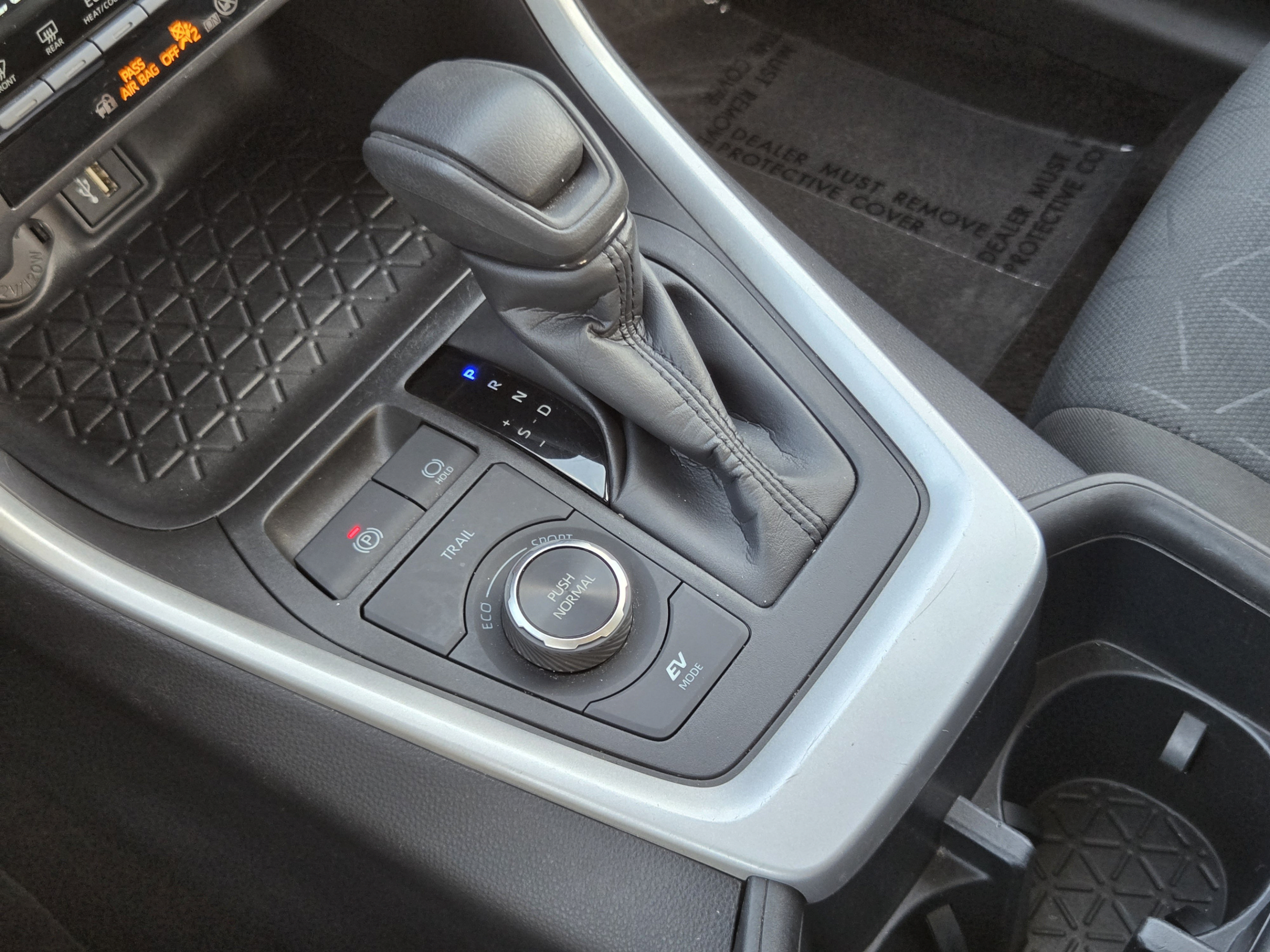 Used 2025 Toyota RAV4 XLE AWD/4WD image 16
