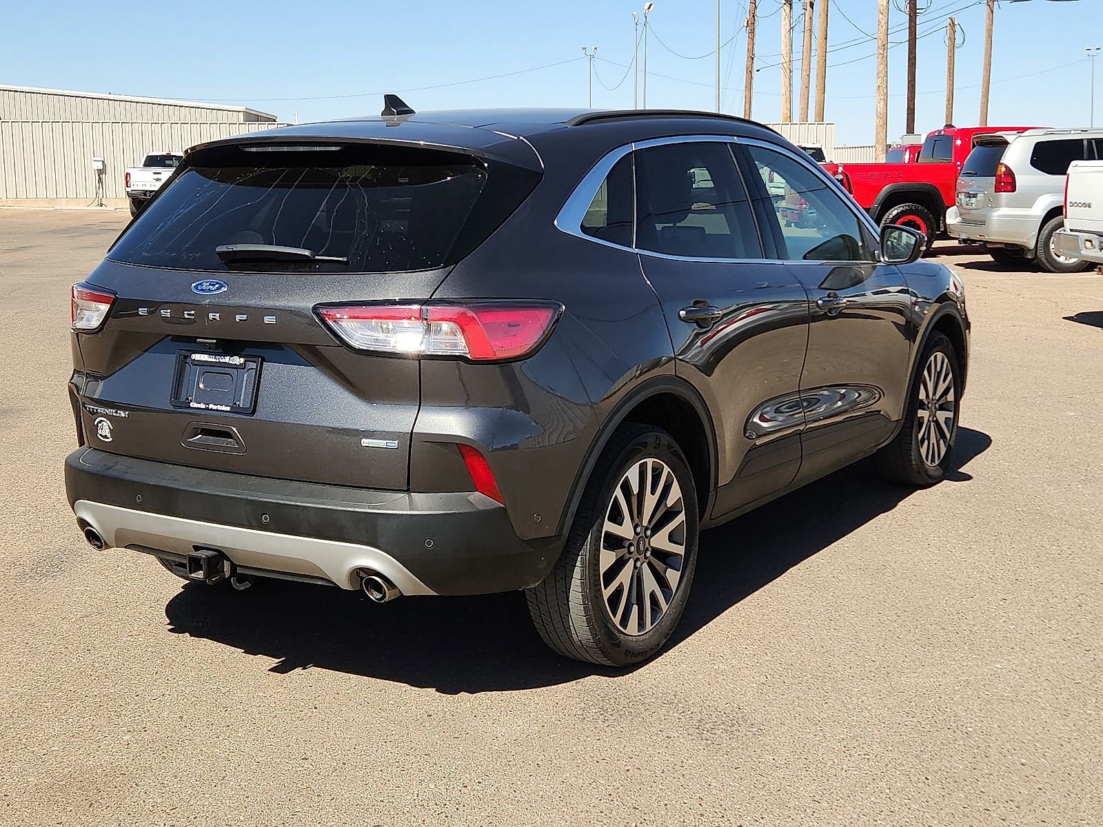 Used 2020 Ford Escape Titanium image 4