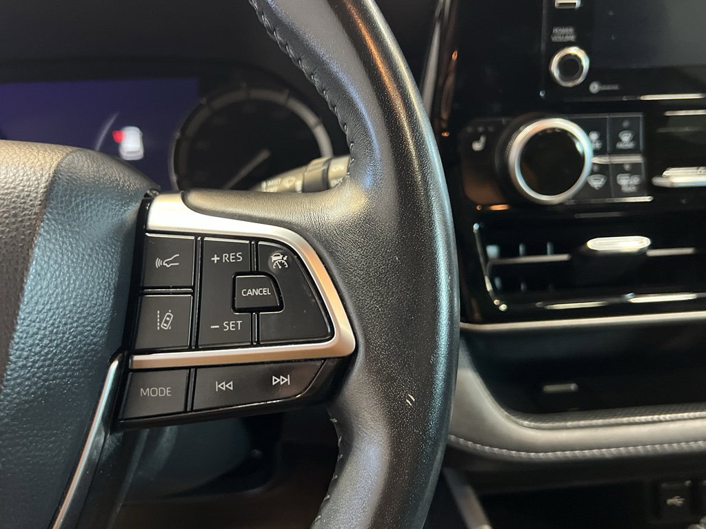 Used 2020 Toyota Highlander XLE image 32