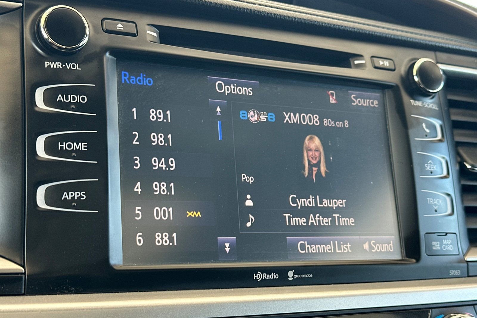 Used 2015 Toyota Highlander XLE FWD image 19
