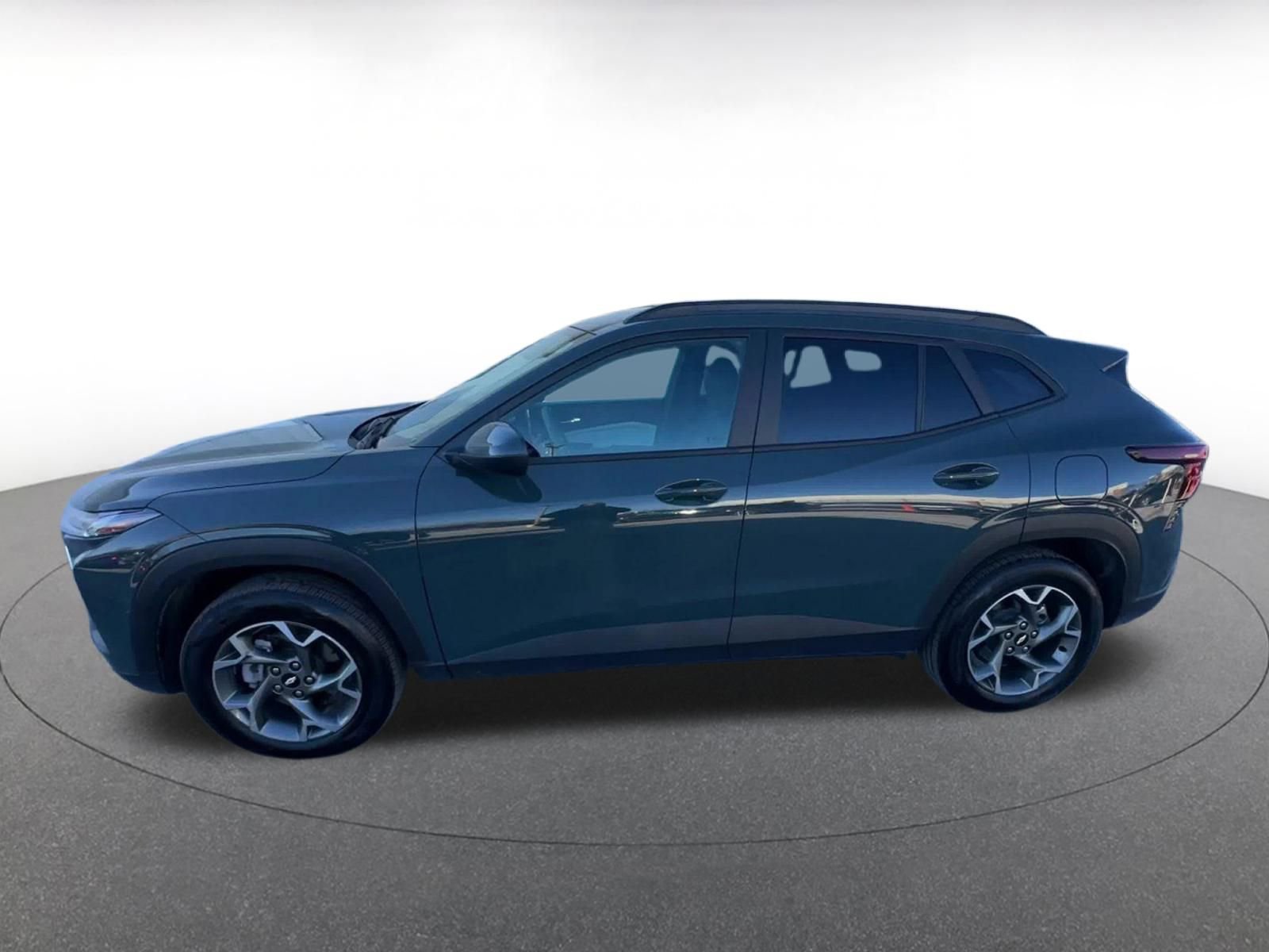 Used 2025 Chevrolet Trax LT image 9