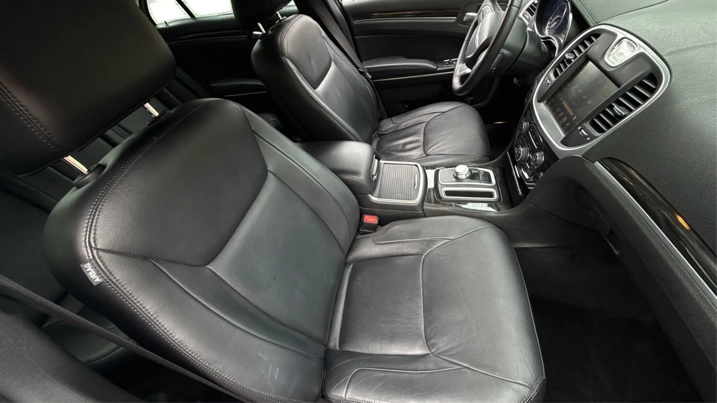Used 2015 Chrysler 300 Limited RWD image 14