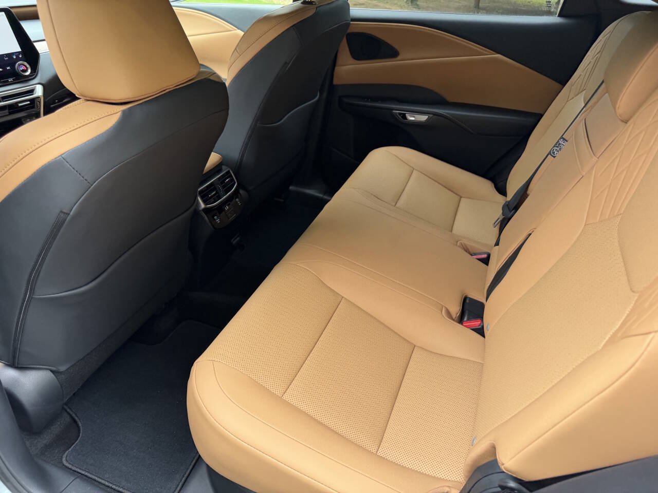 Used 2025 Lexus RX 350 Premium w/ Accessory Package (Z1) FWD image 12