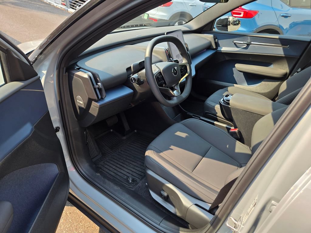 Certified 2025 Volvo EX30 Plus w/ Protection Package Premier AWD/4WD image 20