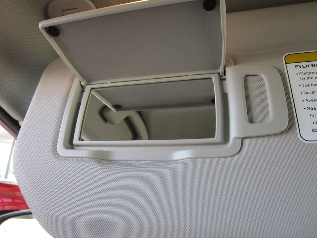 Used 2025 Nissan Rogue SL AWD/4WD image 37