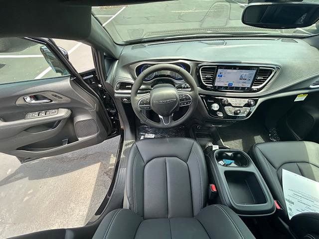 New 2025 Chrysler Pacifica Select FWD image 17