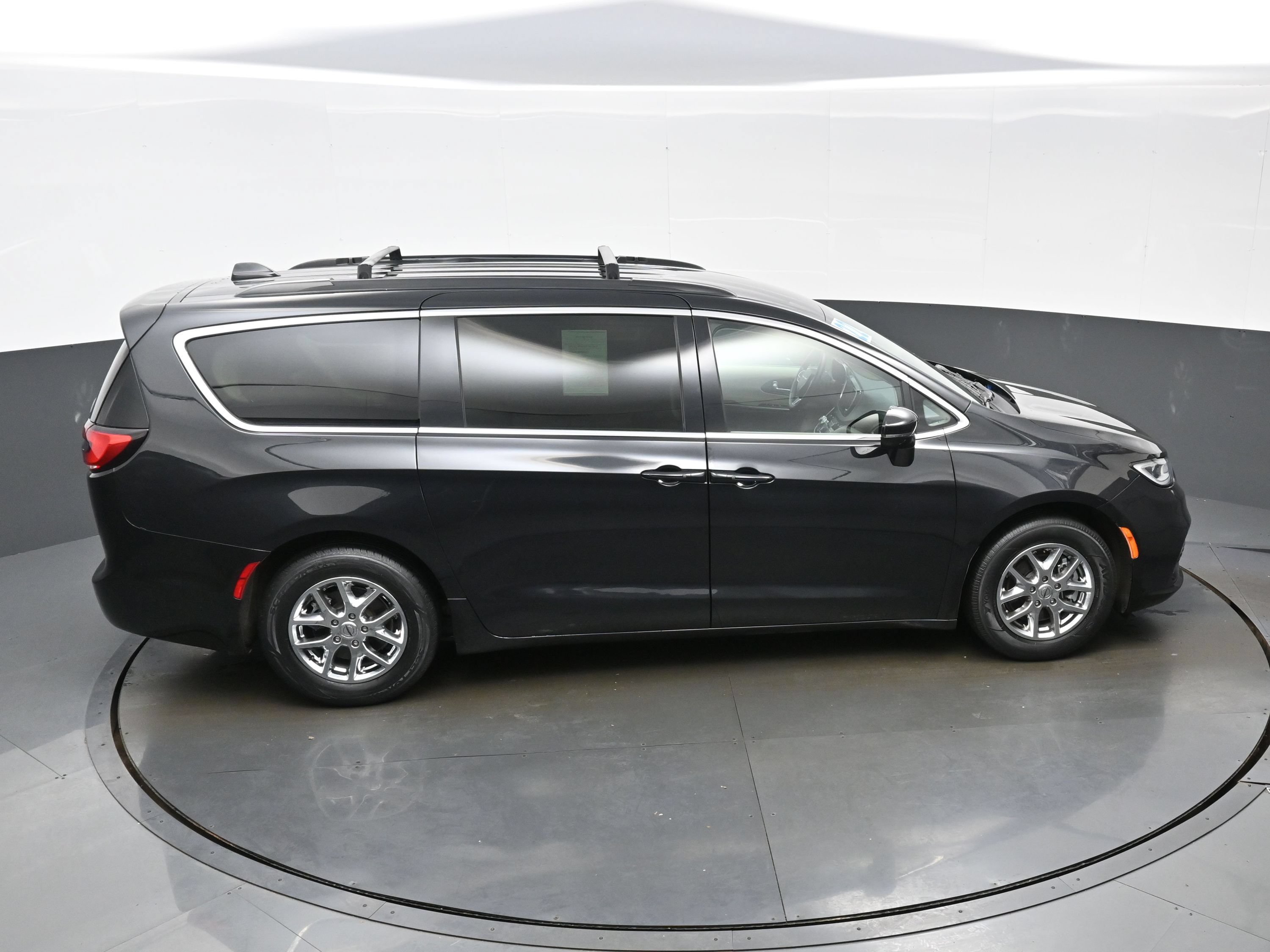 Used 2022 Chrysler Pacifica Touring-L FWD image 41