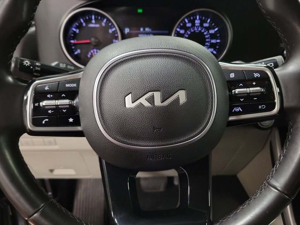 Used 2023 Kia Carnival LX FWD image 23